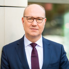 Porträtfoto von Rüdiger Schuch, Präsident der Diakonie Deutschland