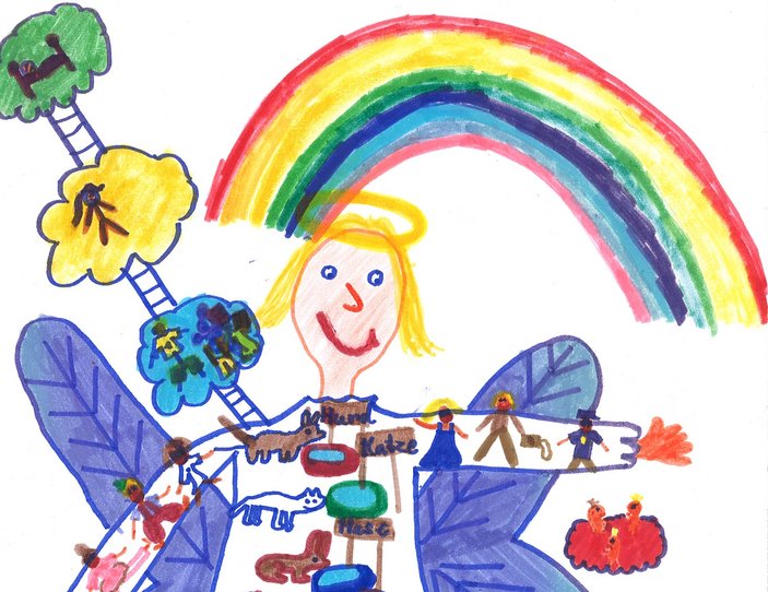 Kinderzeichnung eines Engels vor einem Regenbogen