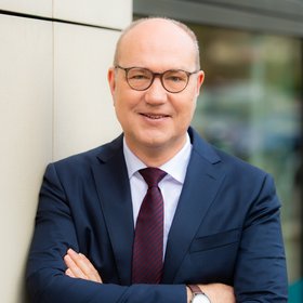 Porträtfoto von Rüdiger Schuch, Präsident der Diakonie Deutschland